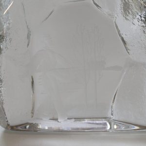 Glasblock, jägare, signerad med initialer