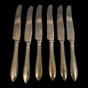 Elegant serveringsset med bricka och underlägg