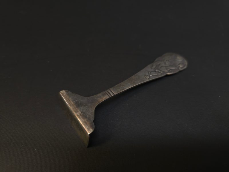 Vintage Barnbestick i nysilver med unikt fotbollsmotiv