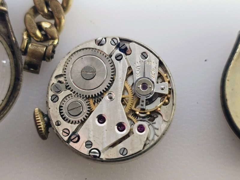 Elegant Vintage Damklocka i Guldplätering – Tidlös Charm