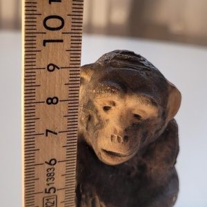 FIGURIN, APA, TILGMANS KERAMIK