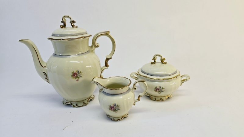 Elegans från Rörstrand: Antikt "Pompadour"-kaffeset i porslin