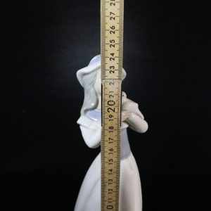 Tengra Porslin Figurin "Flickan med duvan" Valencia Spanien - 24cm