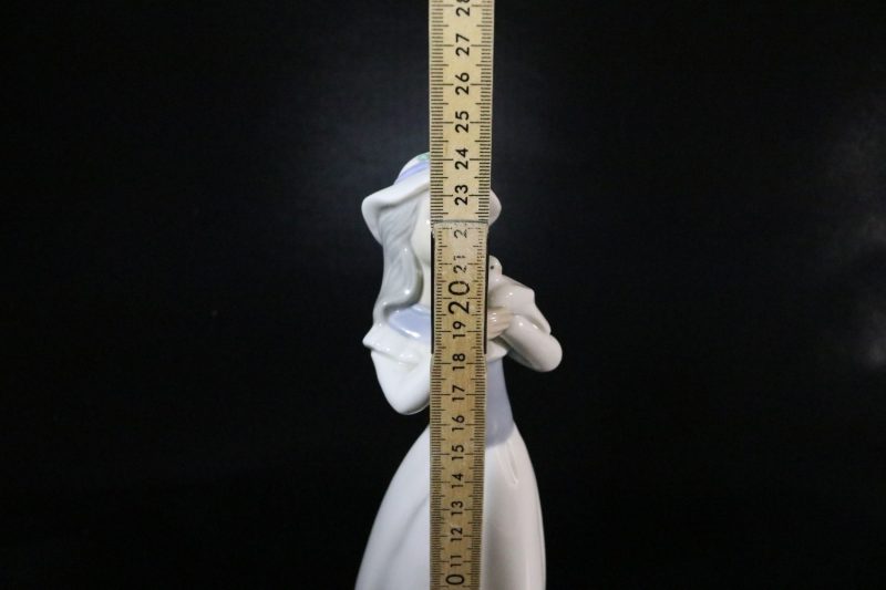 Tengra Porslin Figurin "Flickan med duvan" Valencia Spanien - 24cm