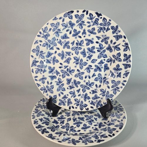 2st IKEA, Made in England, blåvit dekor av hallon med stjälkar och blad