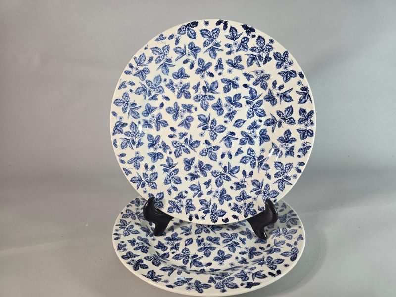 2st IKEA, Made in England, blåvit dekor av hallon med stjälkar och blad
