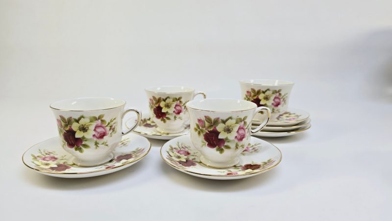 Queen Anne Bone China - Eleganta Tekoppar med Rosmotiv, Set om 4