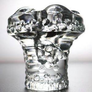 Ljusstake i klarglas, troligen från Svenskt glasbruk