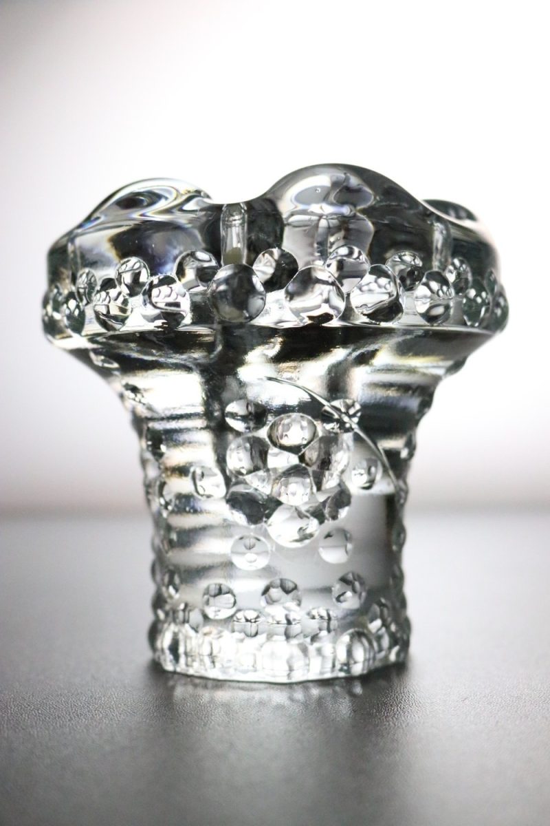 Ljusstake i klarglas, troligen från Svenskt glasbruk