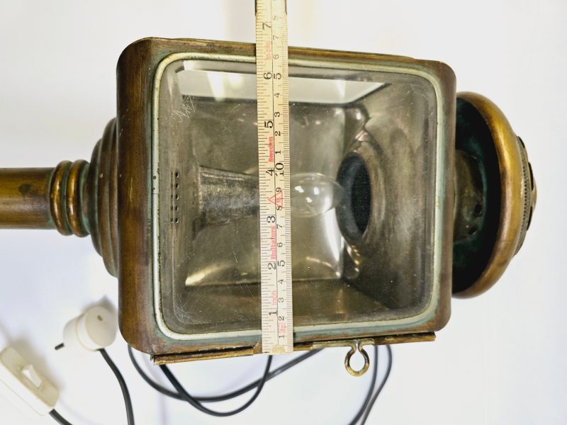 Vintage lanternformad bordslampa i mässing – Rustik och unik design