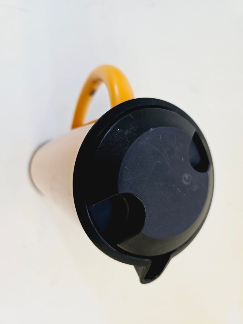 Retro Termoskanna i Orange – Stilren Design och Funktionalitet