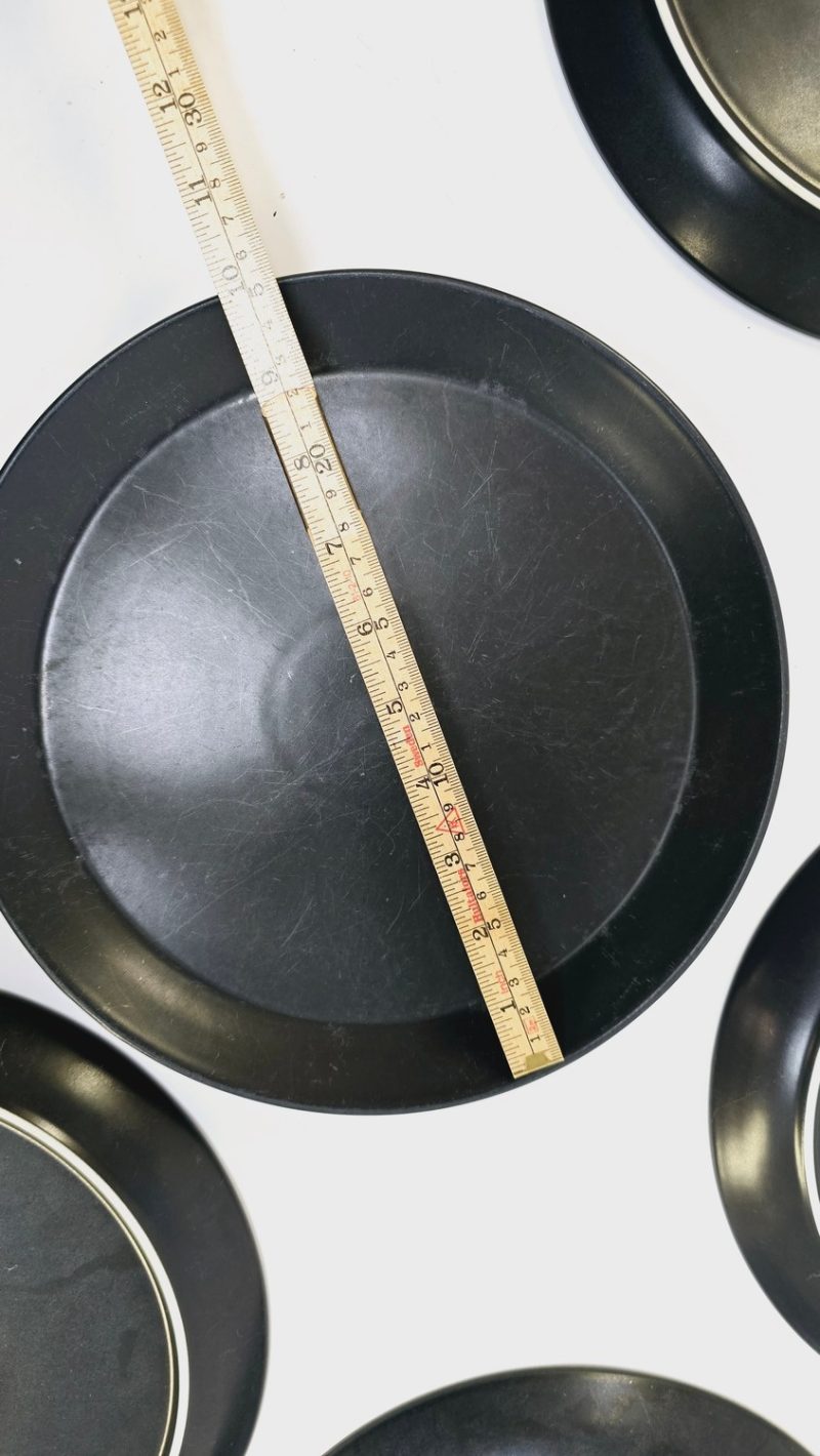 Höganäs stengodstallrikar av M-L Hellgren – Tidlös svensk design, 26 cm