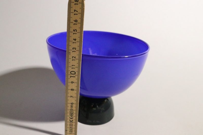 Stilfull blå glasskål – 12,5 cm hög och 14 cm i diameter