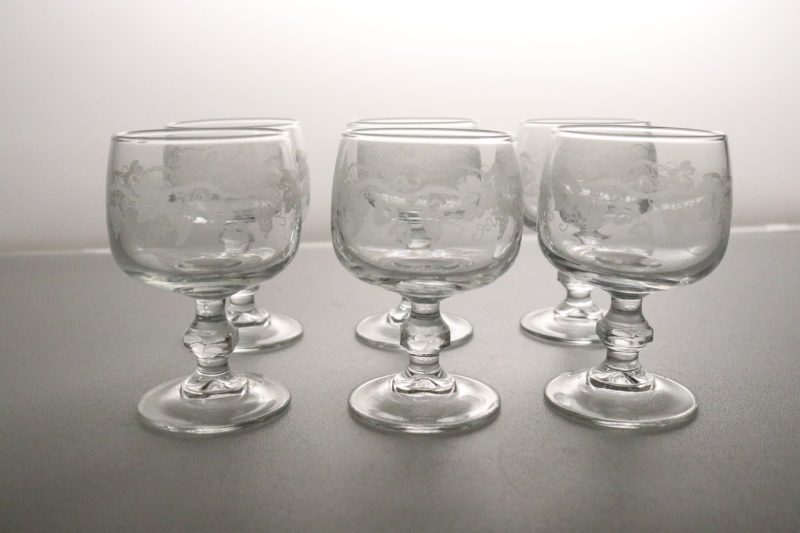 Remmare, 6 delar, med etsad dekor av vindruvor, 1900-tal