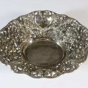 SKÅL, med genombruten dekor, troligen nysilver