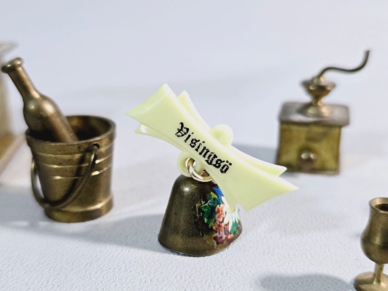 Småföremål, Miniatyrer, 6st föremål, mässing. gulmetall
