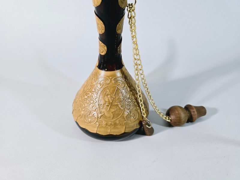 Karaff, Spanien, läderbeklädd, 1970-tal, bärnstensfärgat glas