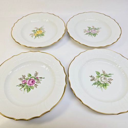 Elegant Set med 4 Tallrikar – Royal Copenhagen Blomsterdekoration