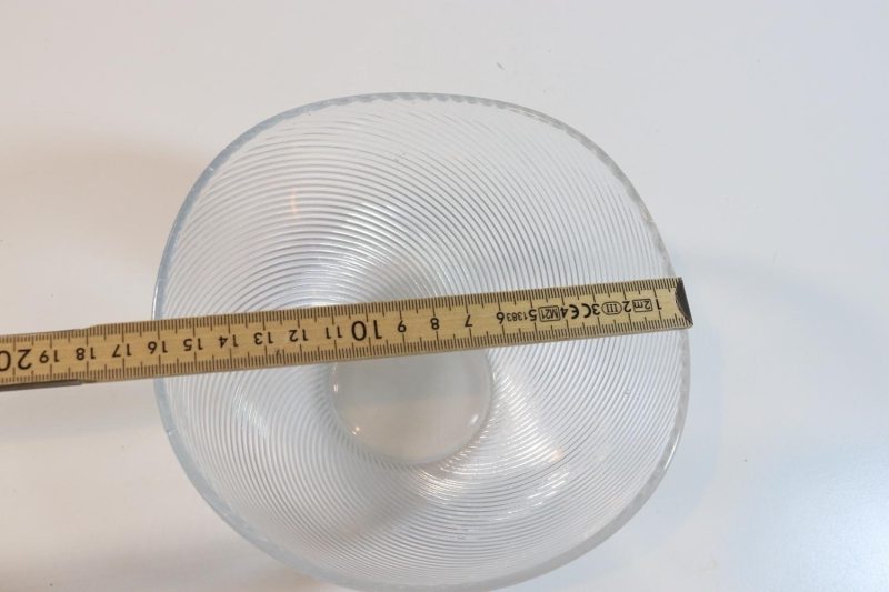 SKÅL, glas med räfflad mönster