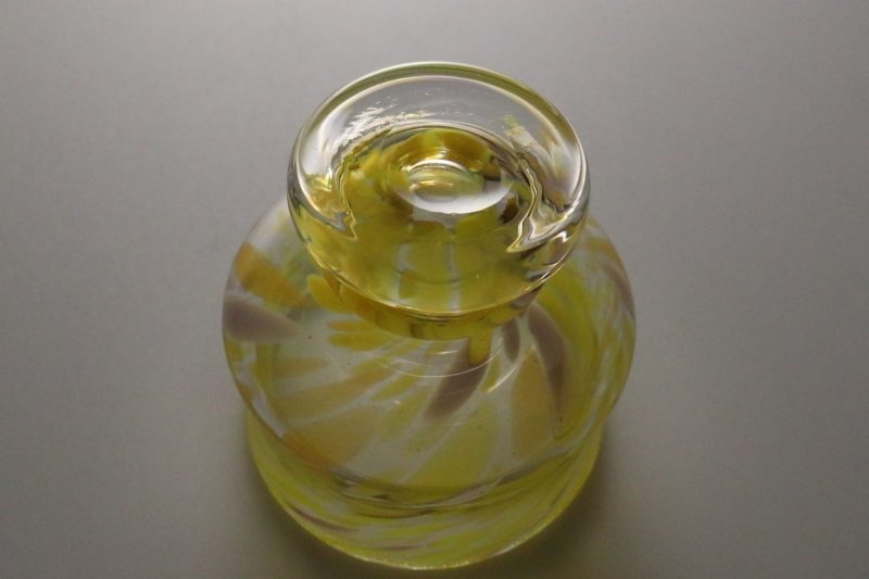 Skål, Virvlad konstglas med fot i klarglas, troligen från svensk glasbruk