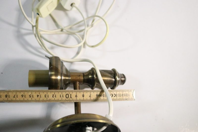 Vintage vägglampa i mässing – Charmig antik stil för klassisk inredning