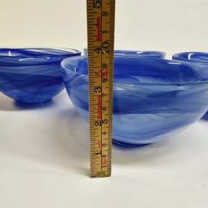 Elegant Set med Blå Glas-Skålar – 4 st Unika Serverings- och Dekorationsdetaljer