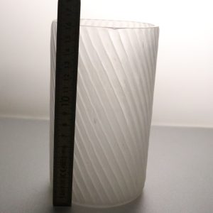 Vit avlång vas spiral dekor, frostat glas