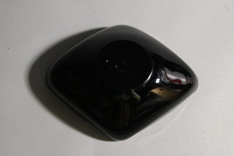 Elegant dekorativ glasskål i svart med metallisk effekt – 14 cm diameter