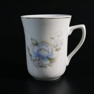 Elegant Vintage Porslinsmugg – Klassisk Blomsterdesign