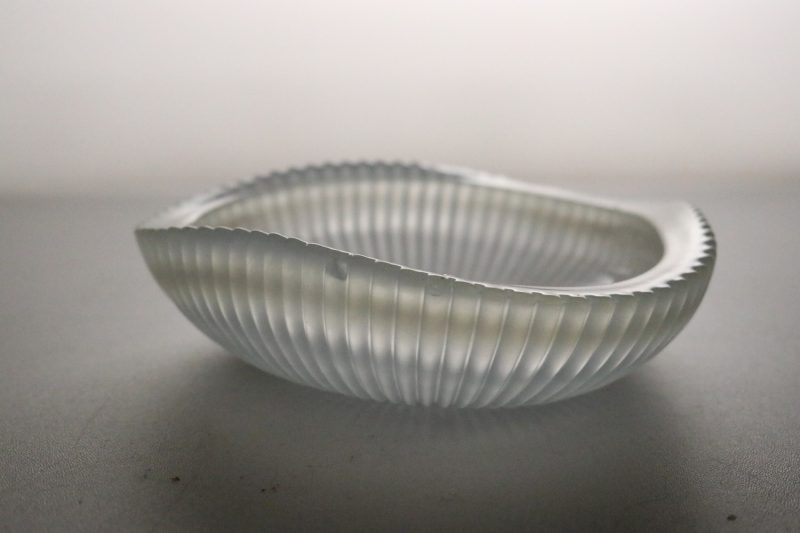 Skål med refflad design, frostad