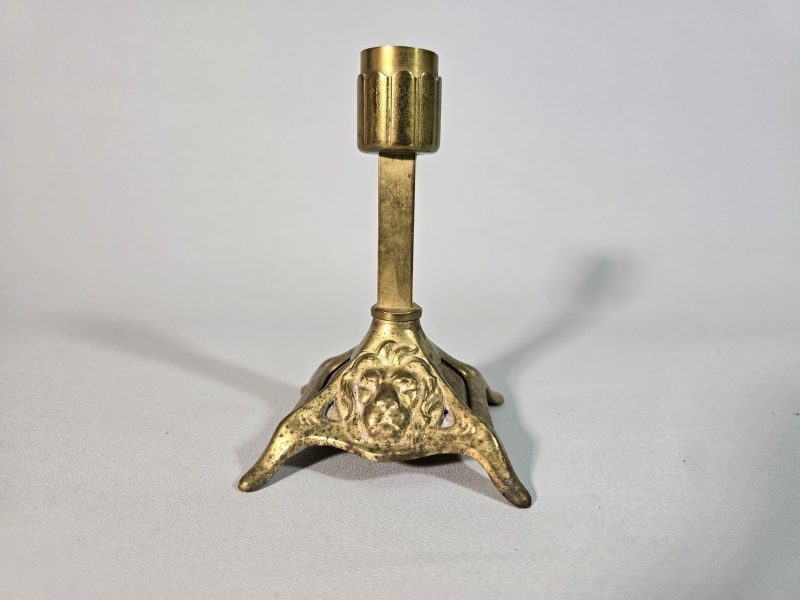 LJUSSTAKE, mässing, Lejonhuvud på foten, 13cm hög