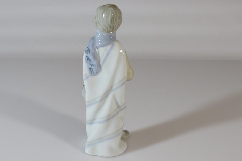 Figurin, pojke med lamm, 20cm