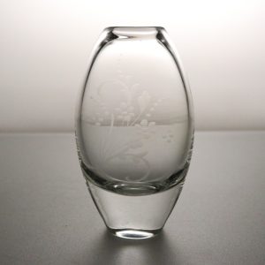 Elegant Glasvas med Graverad Design