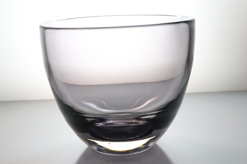Vacker Skål, färgat glas