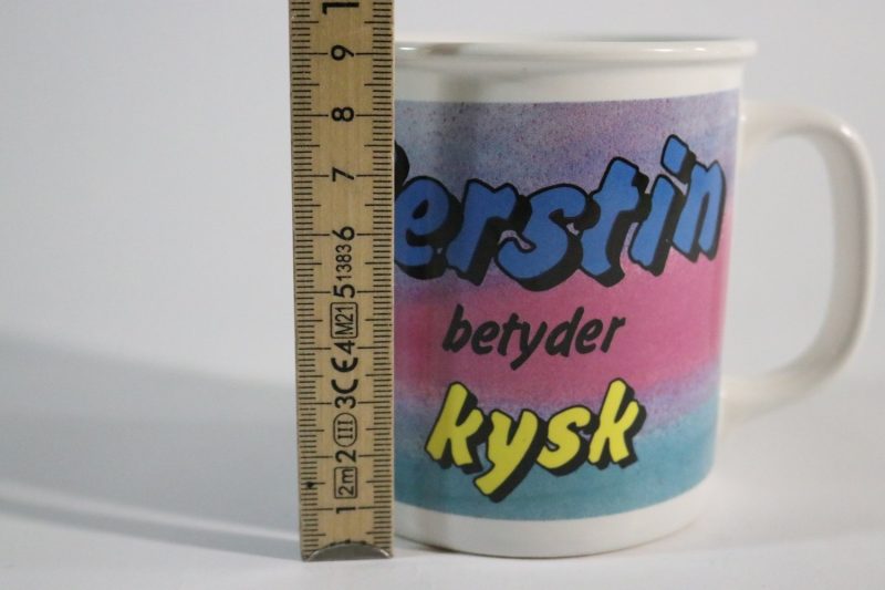 Charmig kaffemugg med humoristisk illustration – "Kerstin"