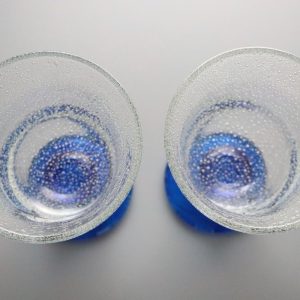 Unika Handmålade Glas av Eva - En Perfekt Blandning av Konst och Funktion