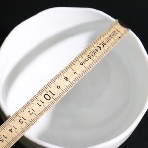 Elegans i Vit Opalinglas – Serveringsskål på Fot