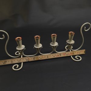 Charmig ljusstake i smide med kopparinslag – Vintage elegans