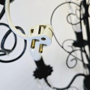 Elegant Taklampa med Glasprismor – Klassisk Charm och Tidlös Design
