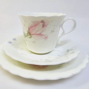 Queen Anne Bone China - Eleganta Tekoppar med Rosmotiv, Set om 4