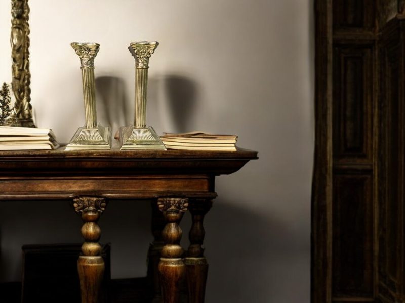 Eleganta Kolonnljusstakar, Tidigt 1900-tal – En Klassisk Skönhet för Ditt Hem
