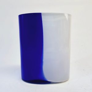 Elegant glasvas från Mats Jonasson – Modern konst från Målerås Glasbruk