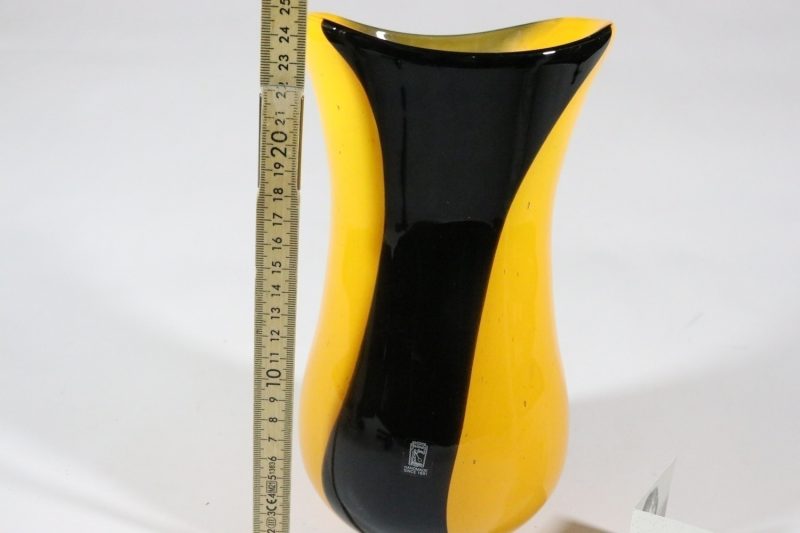 HELEN TAPPER. VAS i glas, Johansfors, signerad - 25cm