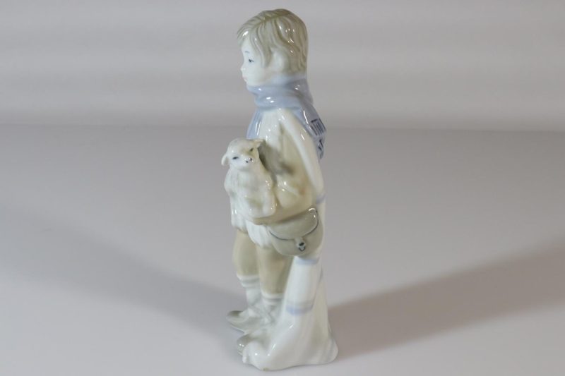 Figurin, pojke med lamm, 20cm