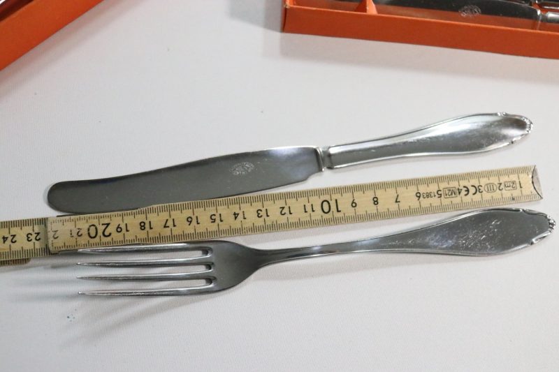 Sats med 6 Brödgafflar och 6 Brödknivar från Wallins Nysilverfabrik, Lidköping