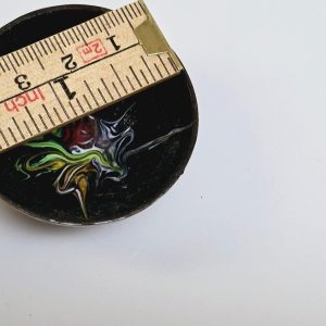 Unikt handgjort miniatyr skål i metall – charmig detalj för hemmet