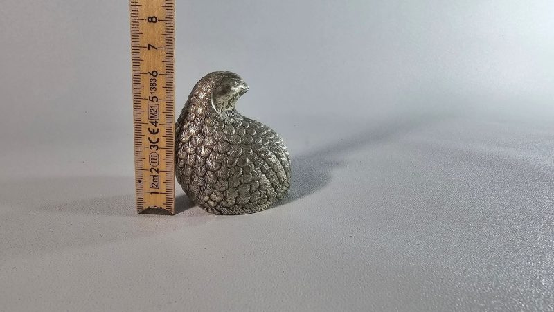 Vaktelformad  pepparshaker i nysilver och ett pasr droppstopp ringar