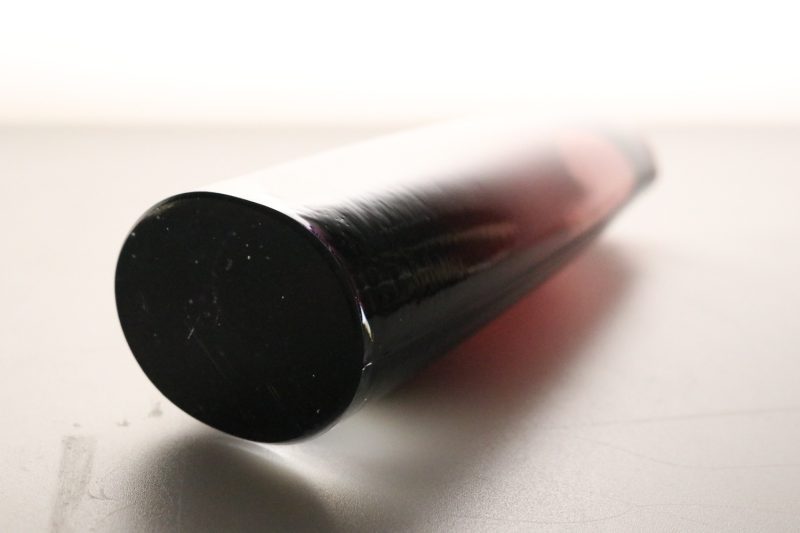 Elegant vas i rubinrött glas – 20 cm hög
