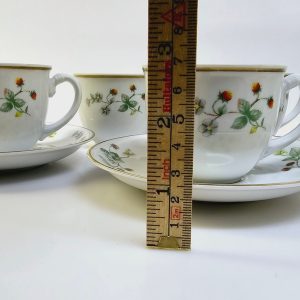 Charmigt kaffekoppsset på 5 koppar från Christineholm med jordgubbsmotiv