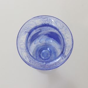 Lila vas på fot, 14cm